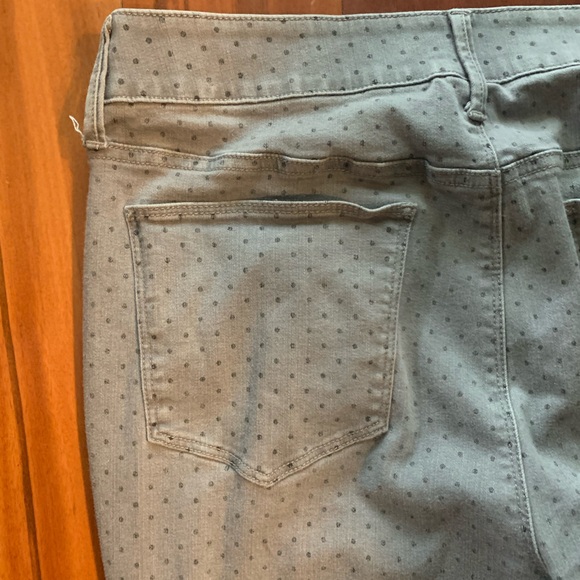 Grey Dot “Secret Stretch” Slim Leg Jeans  { Chicos Size 2 } - Picture 6 of 9